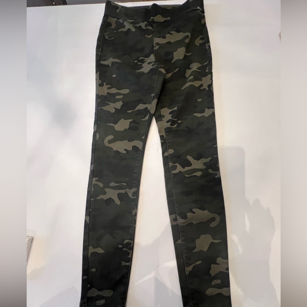 NEW YORK & COMPANY - SOHO JEANS WOMEN’S CAMOUFLAGE HIGH WAISTED LEGGINGS.  SMALL